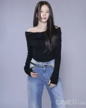 Jang Gyu-riのポスターまたは誌面 2