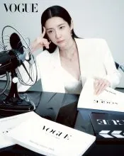 Park Ji-hyunのポスターまたは誌面 2
