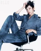 Park Ji-hyunのポスターまたは誌面 3